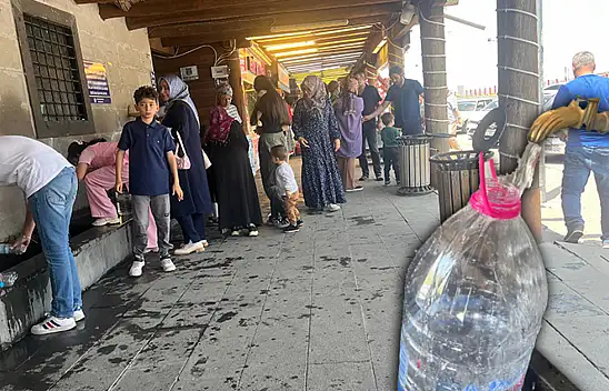 Erciyes'in buz gibi kar suyuna ziyaretçi akını!