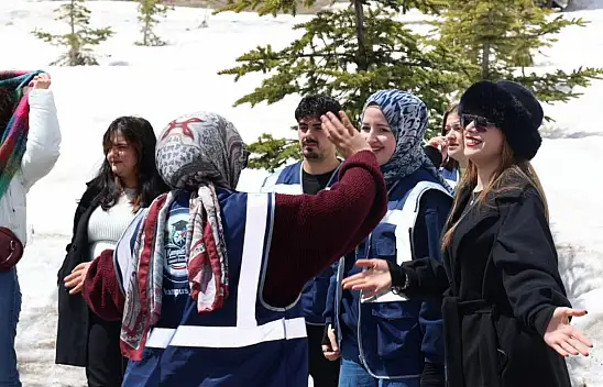 Erciyes Kayak Merkezi'nde renkli görüntüler!