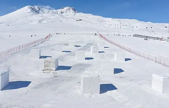 Erciyes'te garip şeyler… Komşuların da dikkatini çekiyor!