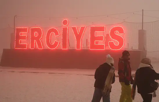 Erciyes'te yılbaşı geleneği - Yerli, yabancı turistler pistleri doldurdu!