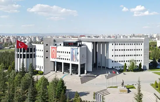 Erciyes Üniversitesi'nde 10 başarı peş peşe sıralandı!