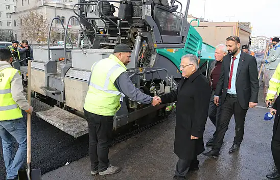 Erkilet Bulvarı'nın Yolları Yenileniyor