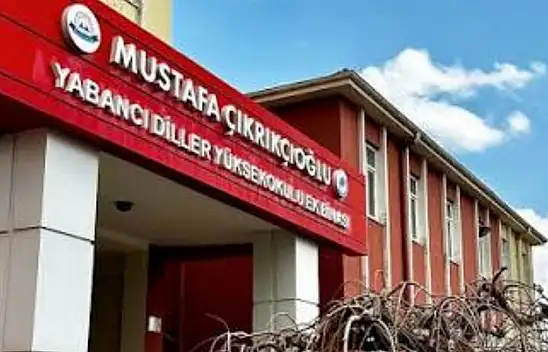 ERÜ'de yeni dönem coşkusu: Öğrenciler için renkli karşılama!