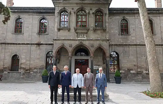 ERÜ Rektörü Prof. Dr. Altun'dan Kent Konseyi Başkanı Doç. Dr. Kösedağ'a hayırlı olsun ziyareti...