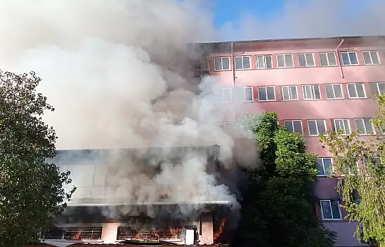 Eski devlet hastanesinde yangın devam ediyor!