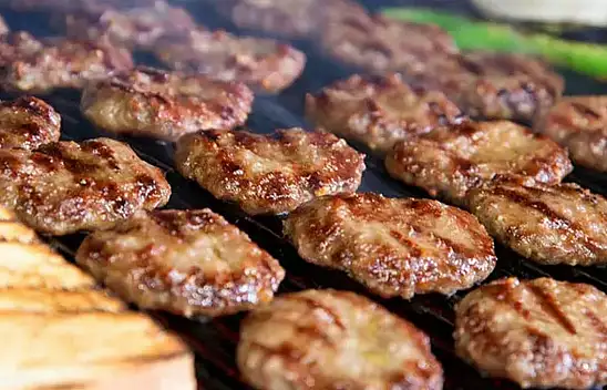 Fatih Altaylı ürünlerinde domuz eti çıkan köfteciyi açık etti!