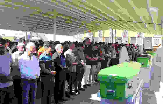 Feci kazada hayatını kaybeden anne ve iki çocuğu son yolculuğuna uğurlandı