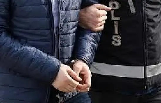 FETÖ'den aranan 2 kişi yakalandı