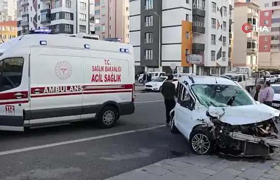 Flaş! İşçi servisi kaza geçirdi: 1 ölü, 5 yaralı var