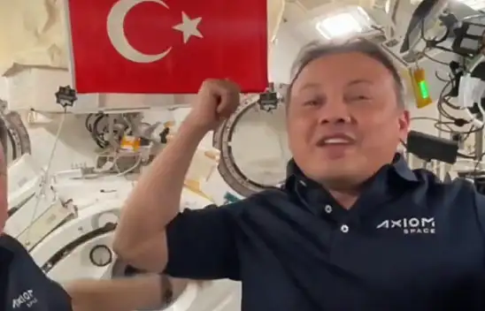 Gezeravcı 'Benim buraya gelmemi sağlayan bayrağım'