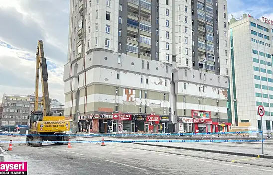 Hasarlı bina yarın yıkılıyor