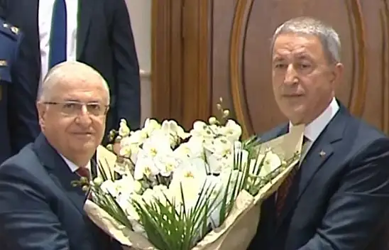 Hulusi Akar görevi devretti!