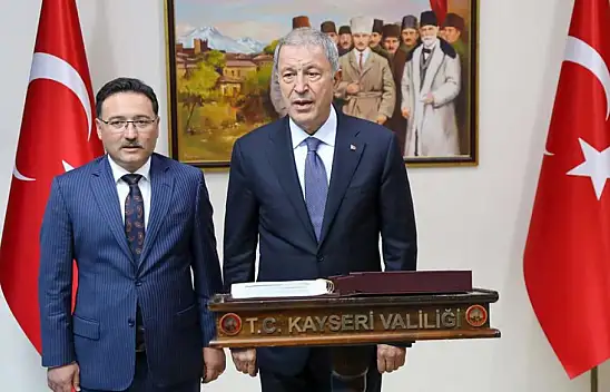 Hulusi Akar: 'Vali Çiçek'in Kayseri'de Devam Etmesini İstiyoruz'