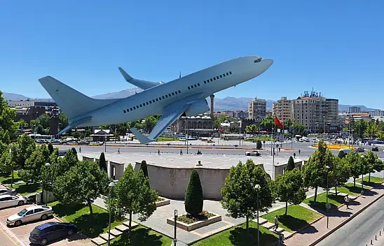 İstanbul-Kayseri seferinde kriz! Uçak kalkmadı, yolcular saatlerce bekledi
