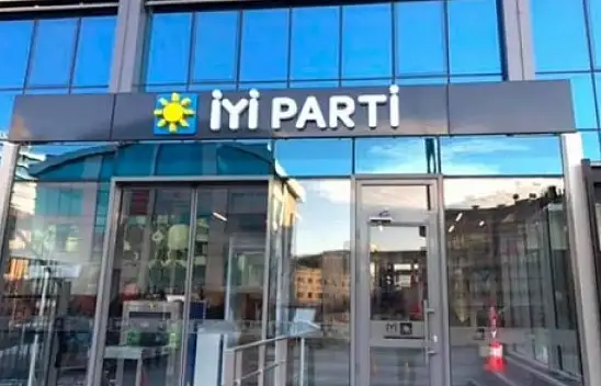 İYİ Parti'de Yeni Genel Başkanı Belli Oldu – Kayseri'den İlk İstifa Geldi!