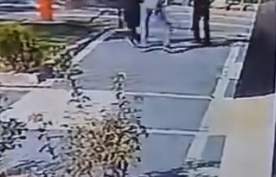 Kayseri'de apartman önünde yumruklu kavga!