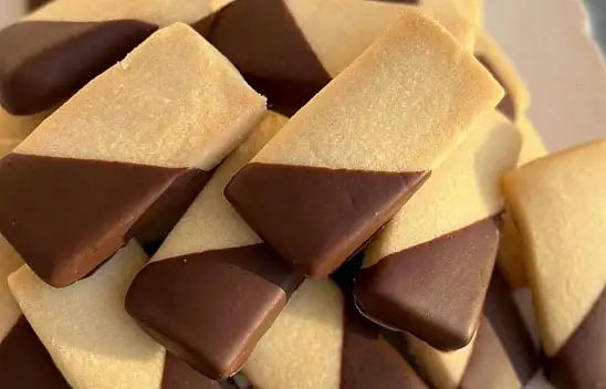 Kahve Yanı Kurabiyesi - Çikolatalı Kıyır Kıyır Kurabiye - Az Malzemeli