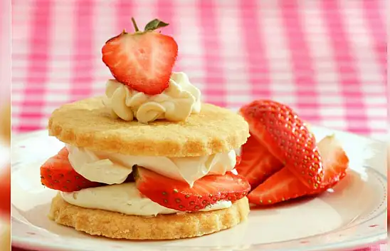 Kahve yanı tarifleri - Kurabiye pasta tarifi - Az malzemeli tarifler