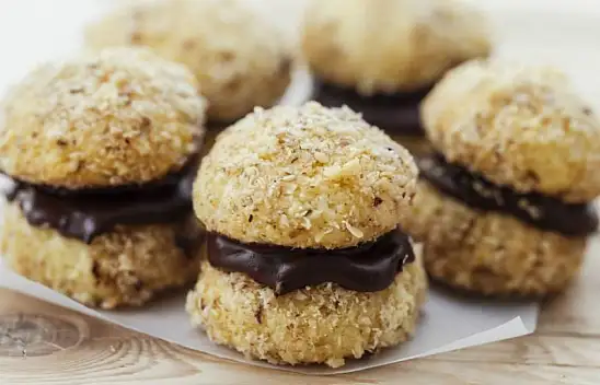 Kahve yanı tarifleri – Mini hamburger kurabiye