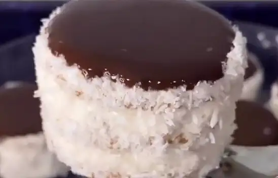 Kahve Yanı Tatlısı – Pratik Tatlı Tarifleri – 2 Paket Bisküvi İle