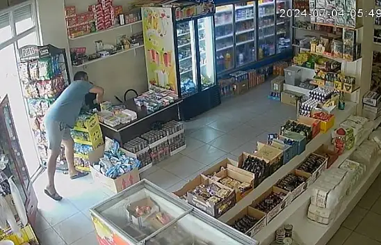 Hırsızlık Anı Kameralara Yansıdı