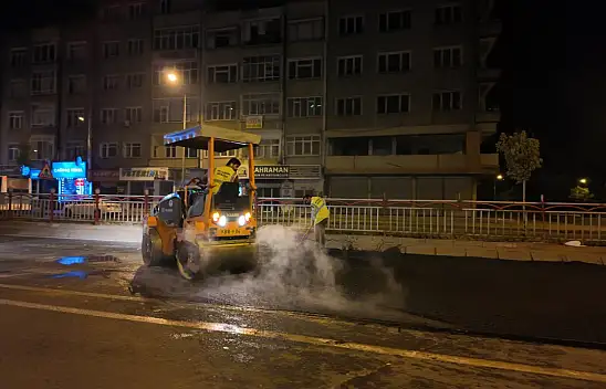 Kayseri Büyükşehir'den Yoğunburç'ta gece mesaisi