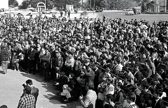 Kayseri Cumhuriyet Meydanı'nda vatandaşlar bakın neden toplanmış?
