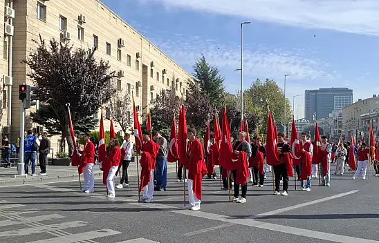 Kayseri'de 29 Ekim hazırlıkları başladı! Cumhuriyet Meydanı'nda renkli anlar