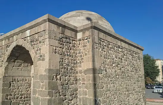 Kayseri'de 662 yıllık sır! Bu türbede yatan 3 kardeş kim?
