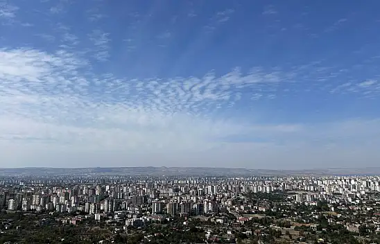 Kayseri'de asılan kilitler merak uyandırdı- Sırrı ne?