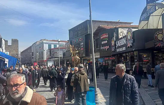 Kayseri'de bayram alışverişinde en kalabalık nokta belli oldu – Kuyruk hiç bitmiyor!