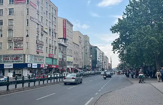 Kayseri'de bugün neler yaşandı? Kentin beldesi ilçe oldu, THY uçağı Kayseri'ye iniş yapamadı, Şehre ceza yağıyor... İşte kısa kısa haberler!