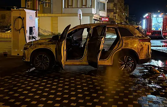 Kayseri'de elektrikli araç alev aldı - Bomba gibi patladı!