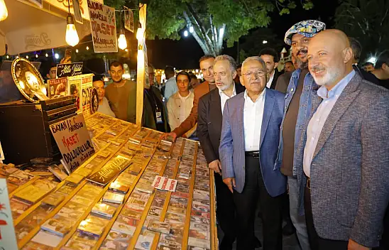 Kayseri'de fuara gidenler sürprizle karşılaştı! Bir çocuğun sevinci geceye damga vurdu