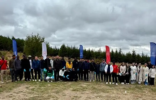 Kayseri'de gençlerden anlamlı buluşma! Ormanda el ele verdiler