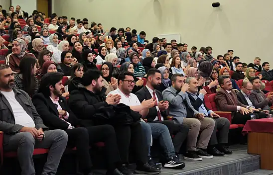 Kayseri'de gençlerin yoğun ilgi gösterdiği İrfan Okumaları programında hangi kitaplar konuşuldu?