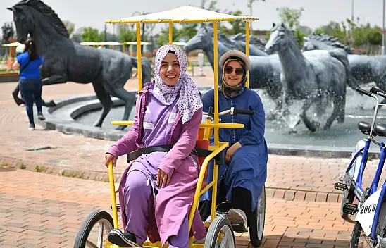 Kayseri'de görme engellilerin hayali gerçek oldu: Bisiklet sürdüler