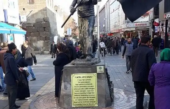 Kayseri'de herkes onun için kuyrukta bekleyecek!