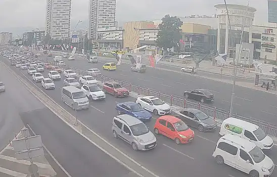 Kayseri'de ilk gün telaşı: Trafik yoğunluğu arttı, toplu taşımada adım atacak yer kalmadı!