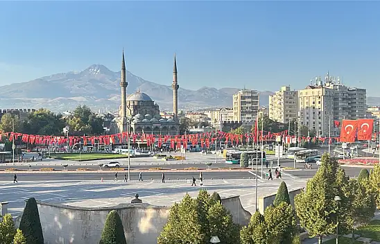Kayseri'de ilk gün yoğunluğu: Öğrenciler okul yolunda...