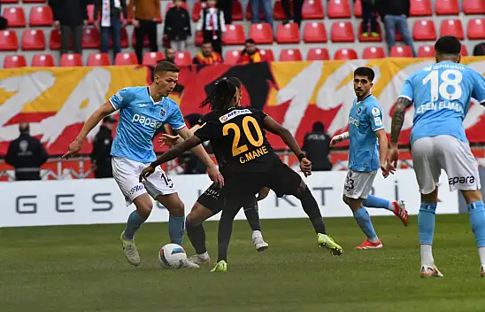 Kayseri'de ilk yarı golsüz sona erdi - Kayserispor - Trabzonspor maçı…
