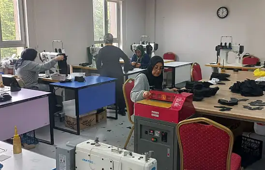 Kayseri'de kadınların elinden çıkıyor: 3 firmaya birden üretim yapıyorlar