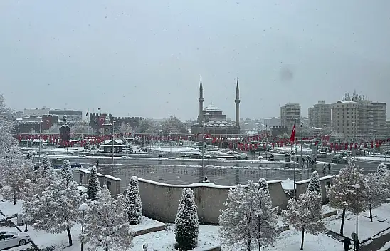 Kayseri'de kar yağdı- Çarşı, pazar boş kaldı!