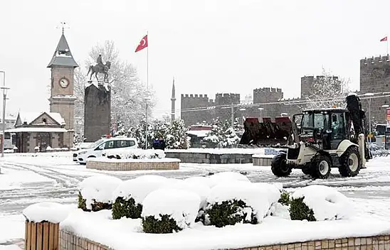 Kayseri'de kar yağışı alarmı: Trafik Şube duyurdu - Yollar açık mı kapalı mı?