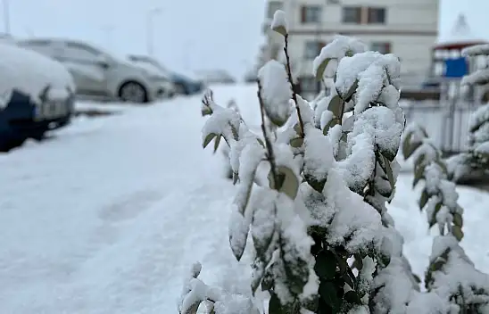 Kayseri'de kar yağışı başladı: Yüksek kesimler beyaza büründü