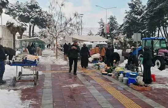 Kayseri'de kış hayatı olumsuz etkiliyor: Semt pazarları bugünde kurulamadı! (26 Kasım)