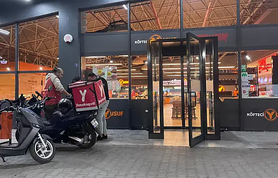 Kayseri'de Köfteci Yusuf, köftelerini hayvanlara dağıtıyor!