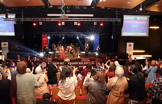 Kayseri'de Konsere Yoğun İlgi!