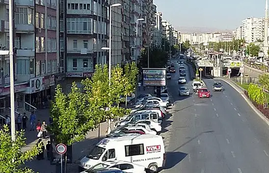 Kayseri'de mahalle sakinlerinden el çekmiyorlar!