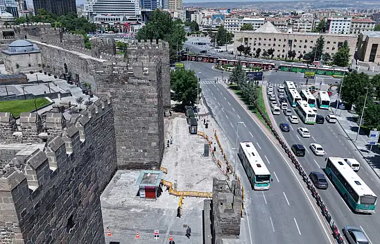 Kayseri'de medeniyetleri buluşturan Cumhuriyet Meydanı yenileniyor!